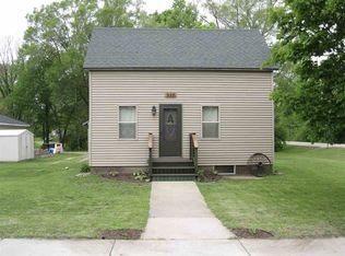 927 N Beaumont Rd, Prairie Du Chien, WI 53821