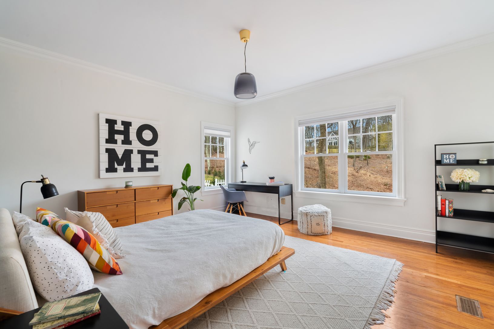 Guest Bedroom with Queen on 1st Floor