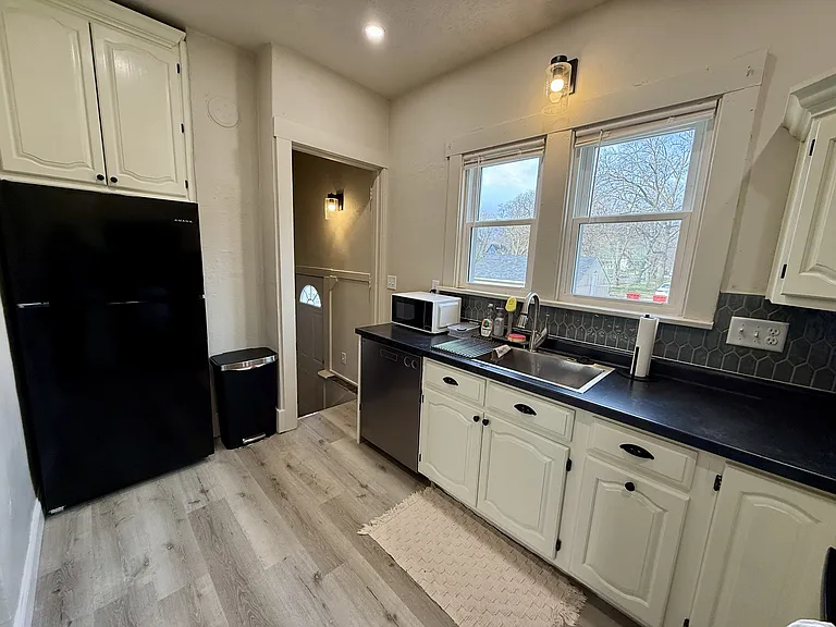 200 N Pine St #202 — Photo 12