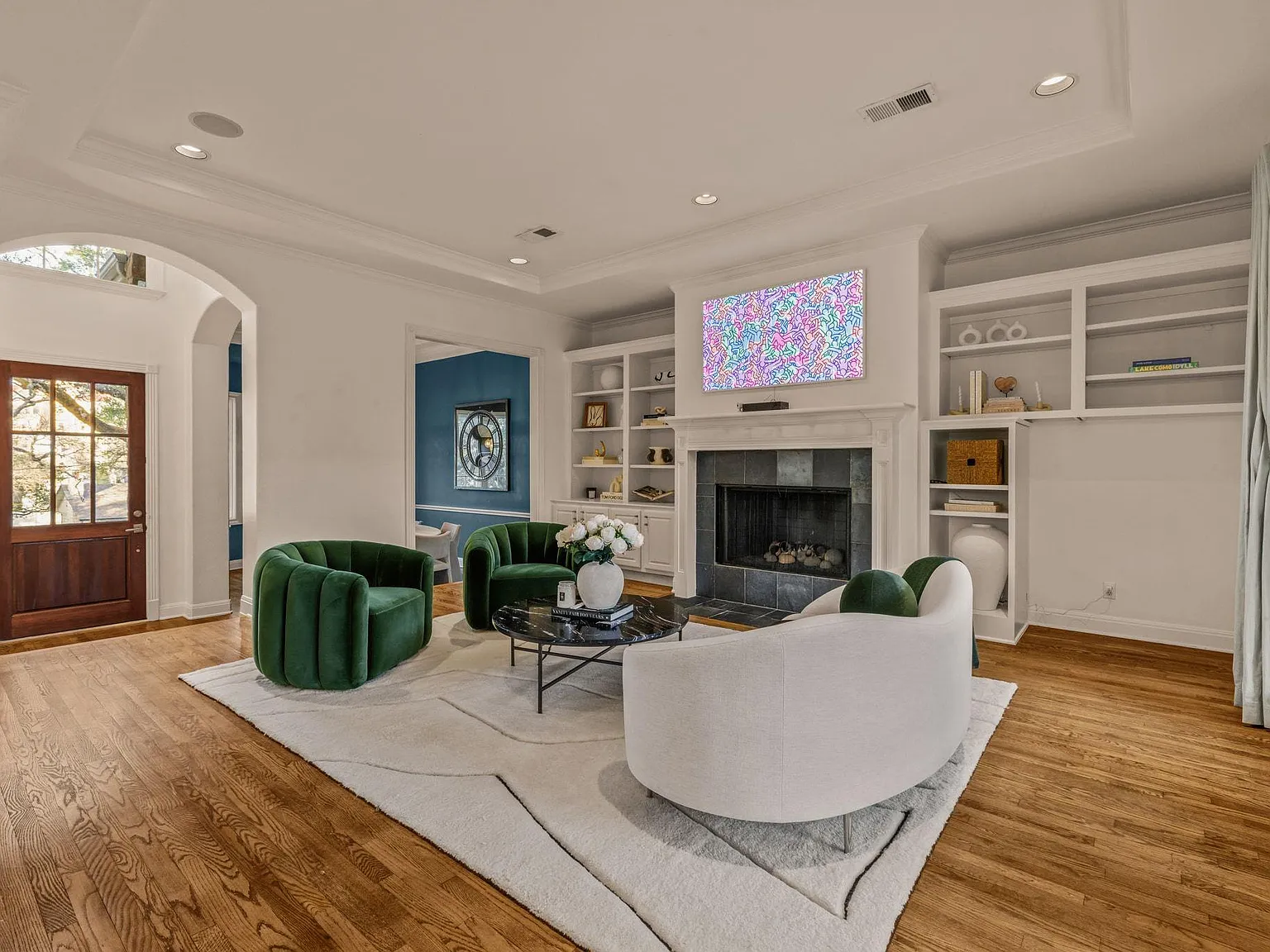 5 bed, 3.5 bath, 3744 sqft, $14,000 — Photo 2