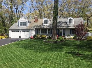 33 Caleb Brewster Rd, East Setauket, NY 11733