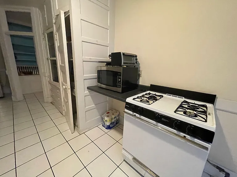 1030 N Marshall St — Photo 33