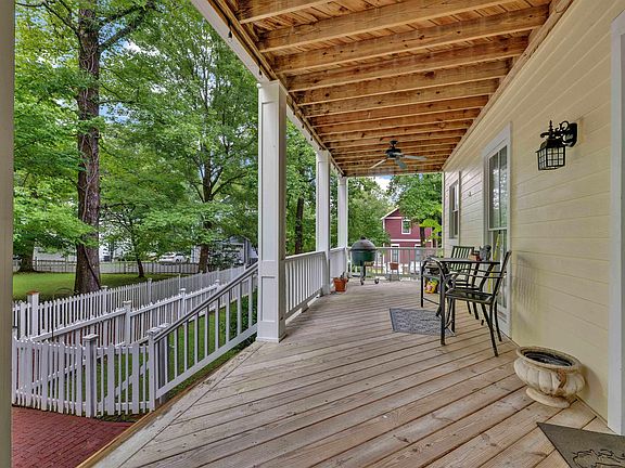 4th image of 160 Drennen Park Cir