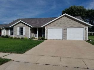 2606 Clover Ln, Sterling, IL 61081