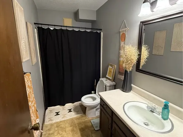 2501 3rd Ave NW #1, Waverly, IA 50677