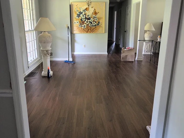 135 Marilyn Dr E — Photo 4