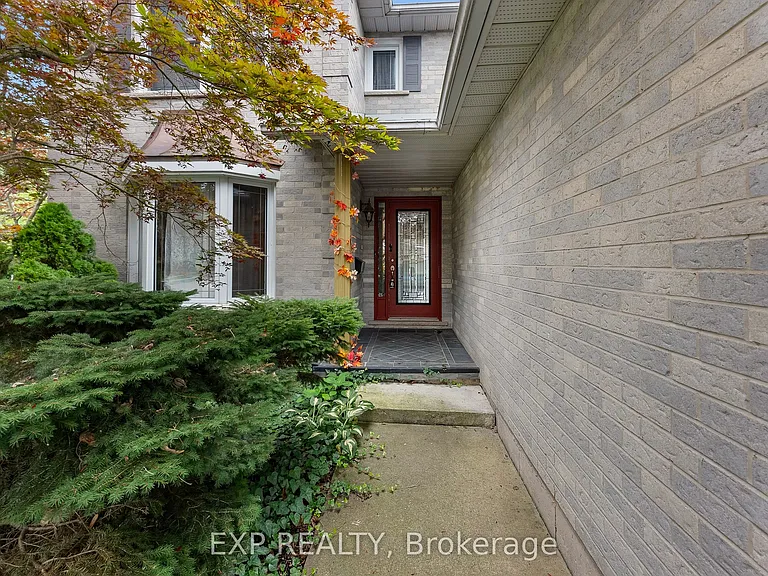 3 Briarsdale Cres — Photo 2