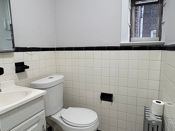 5th image of 302 N 3rd St APT 9