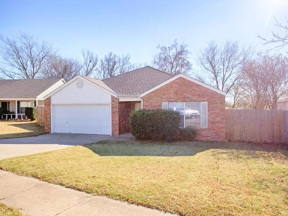 1028 Pinelake Ct
