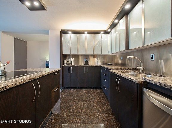 4th image of 910 N Lake Shore Dr APT 1720