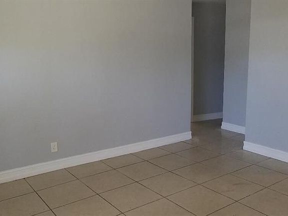 3rd image of 3011 NE 11th Ave
