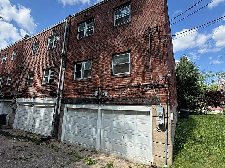 2726 Cranston Rd — Photo 11