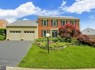 9729 Lookout Pl, Gaithersburg, MD 20886