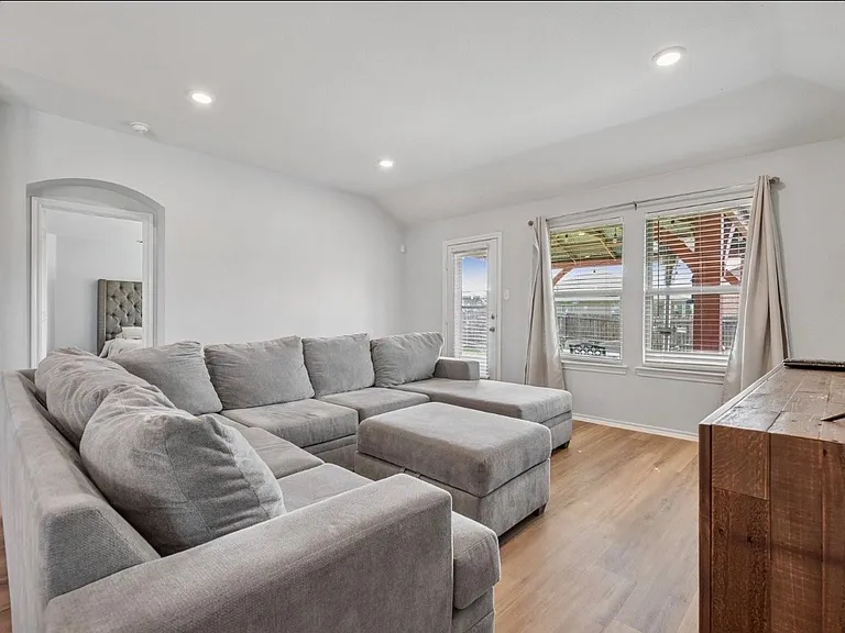 900 Sapphire Dr — Photo 17