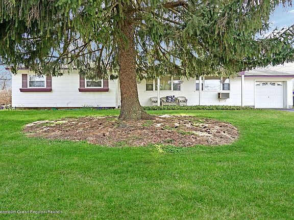 2nd image of 1039 Crystal Dr