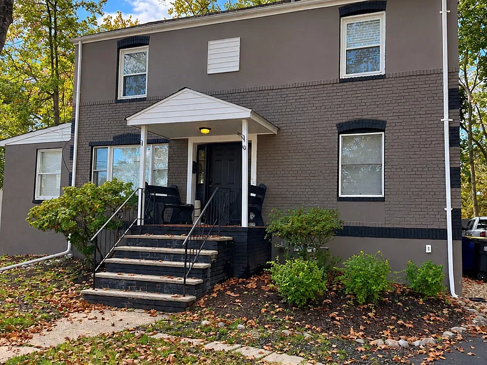 10 Armstrong St #1