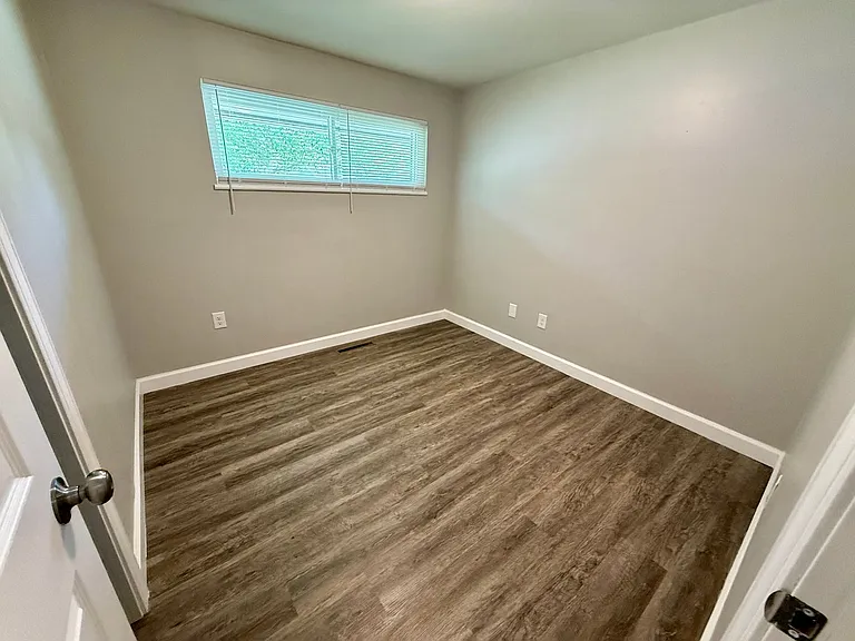 4409 Primrose Ln — Photo 10