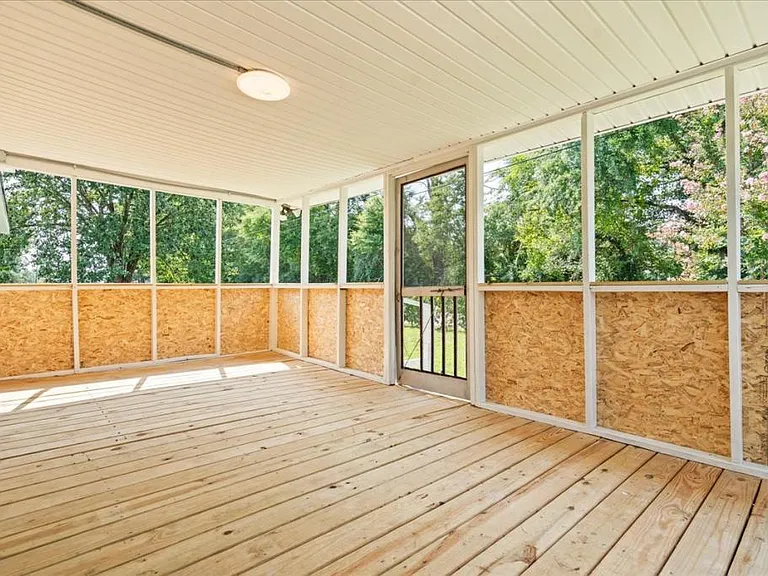 423 Sheffield Dr — Photo 9