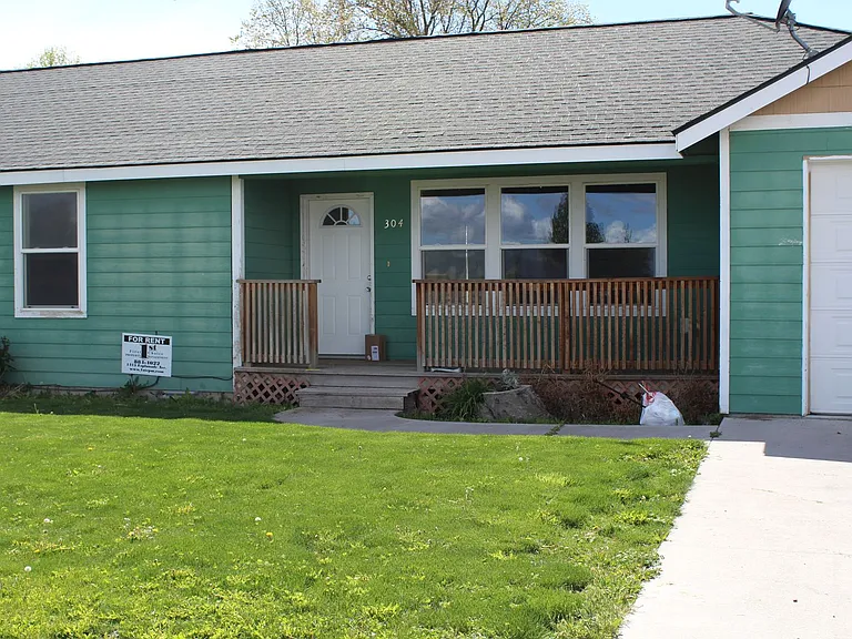 304 Willow St — Photo 12