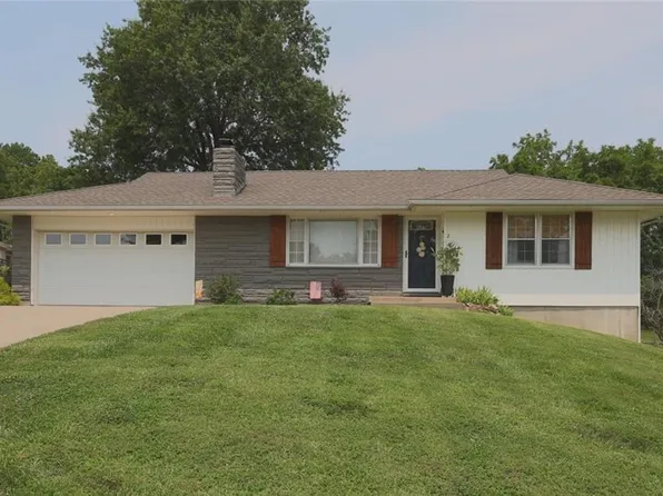 2 NE 63rd Ter, Kansas City, MO 64118