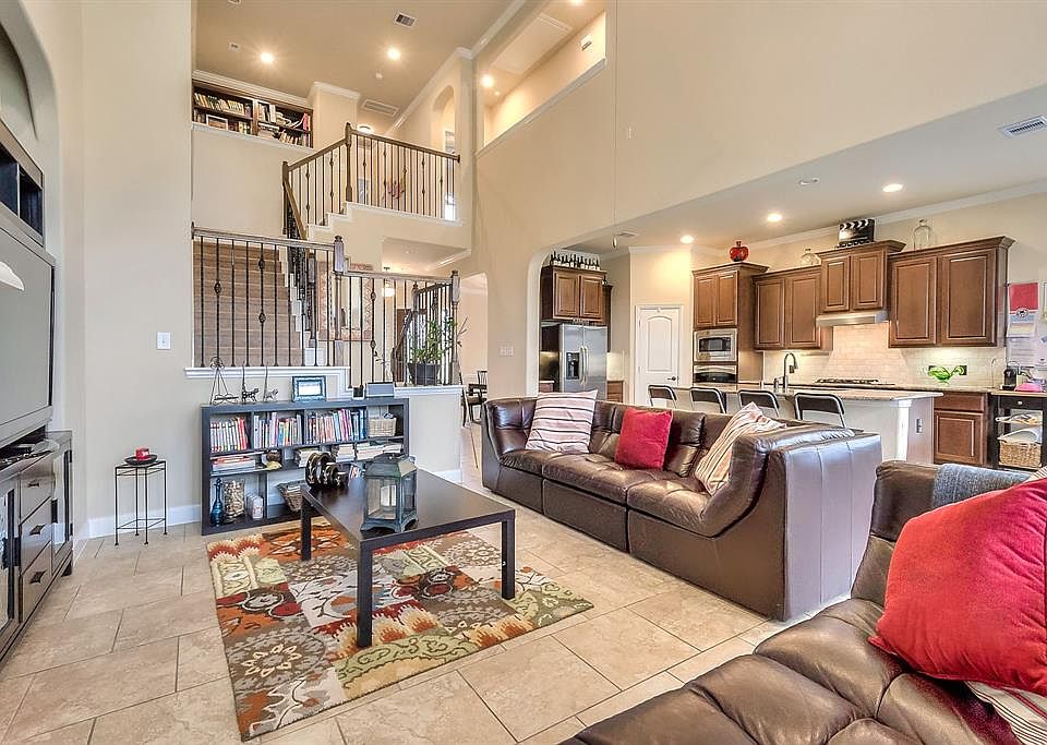 1st image of 11 S Victoriana Cir