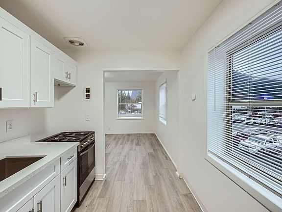 4th image of 412 E North Bend Way #2