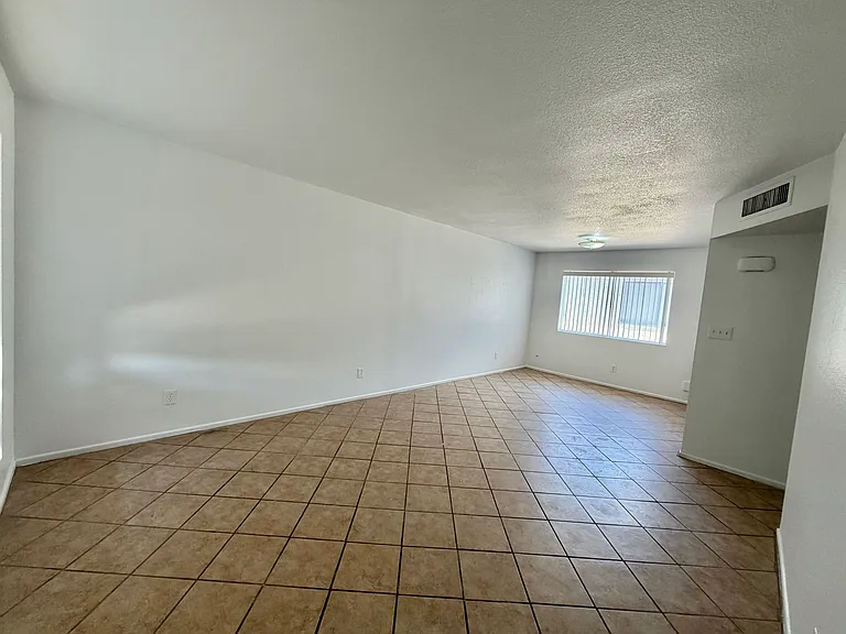 765 N Arrowhead Dr #2 — Photo 15
