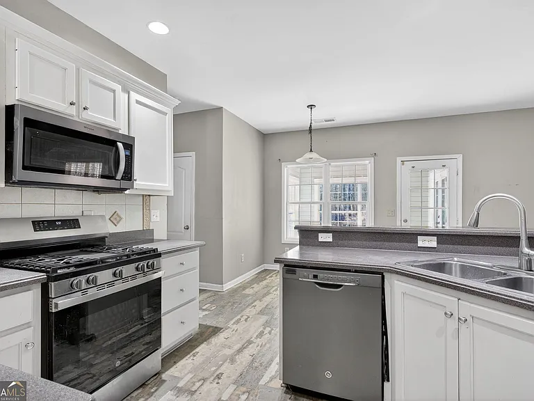 1136 Mason Lee Ave — Photo 17