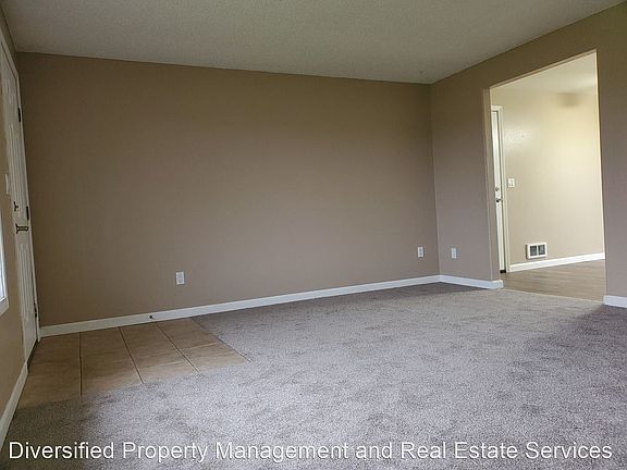 4th image of 4516 NE Waverly Dr #3002703