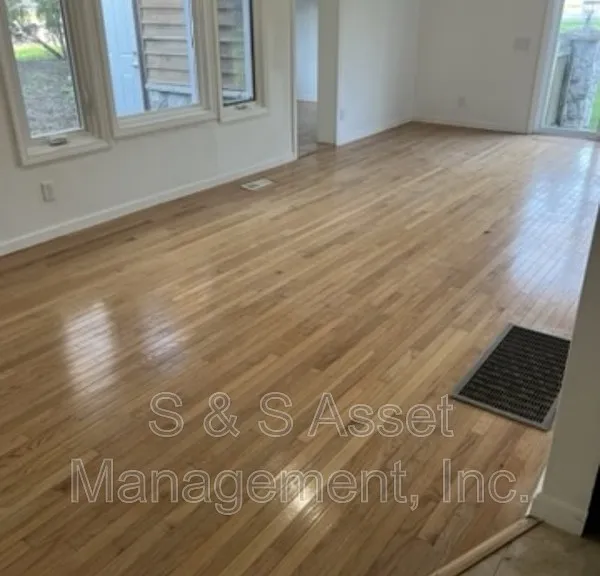 3252 E Lake Lansing Rd — Photo 4
