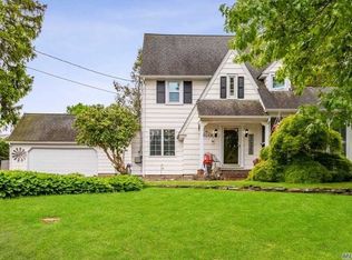 18 Bellecrest Ave, East Northport, NY 11731