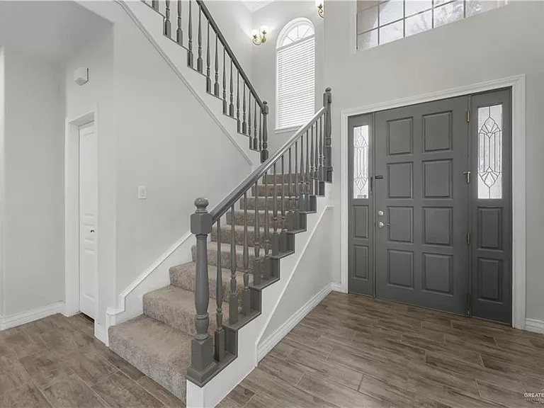 2711 Leslie St — Photo 22