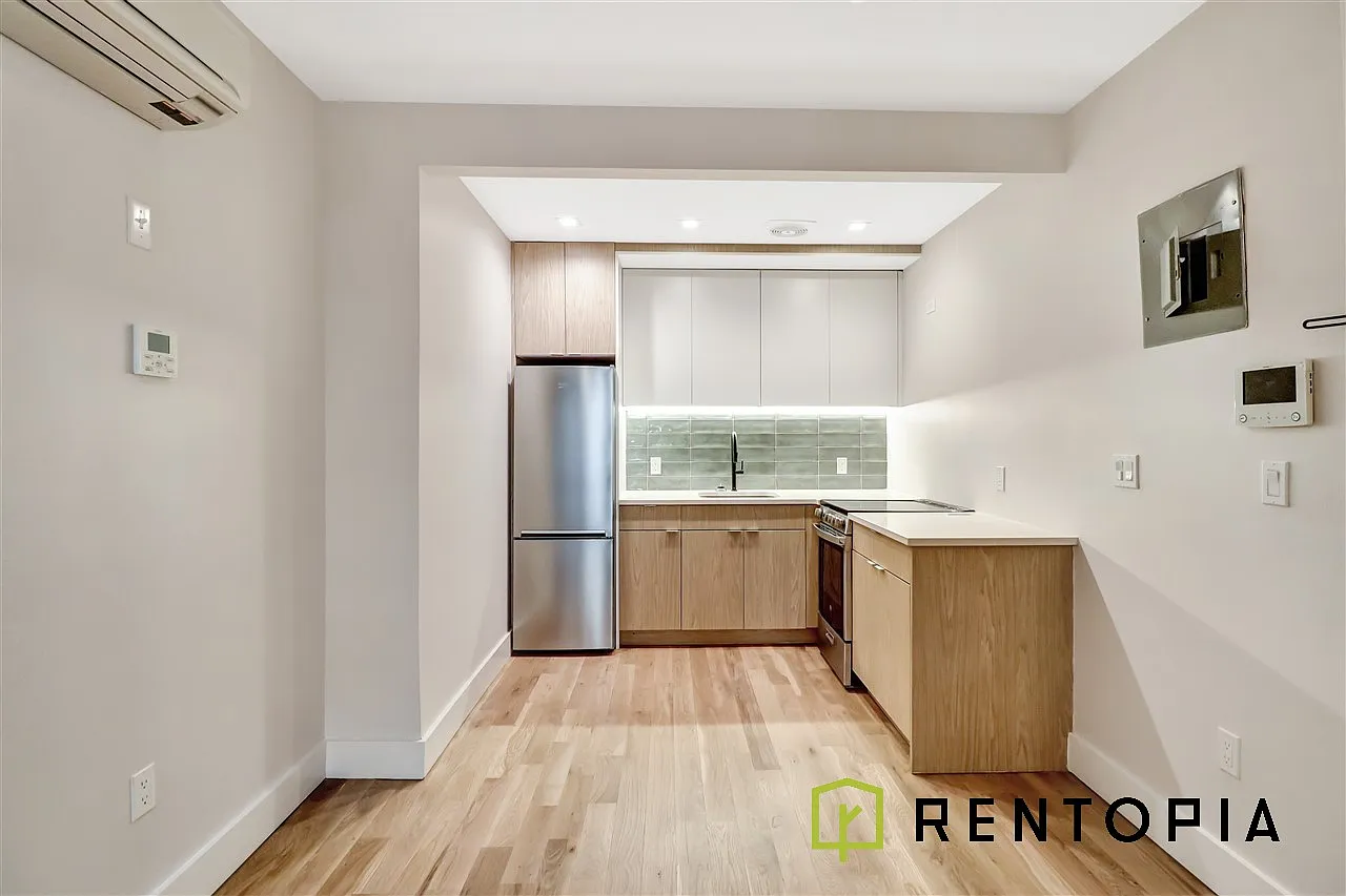 596 Metropolitan Avenue — Photo 3