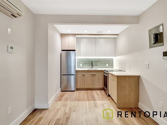 3rd image of 596 Metropolitan Ave APT 1A