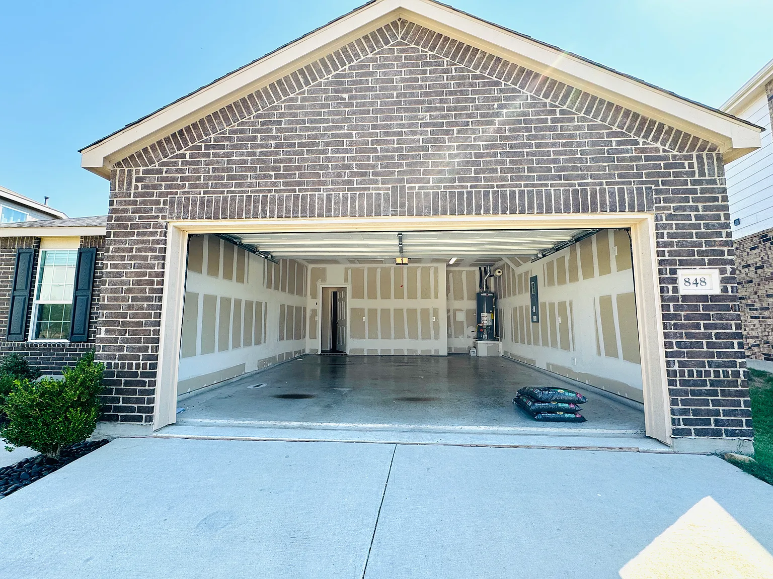4 bed, 2090 sqft, $2,599 — Photo 4