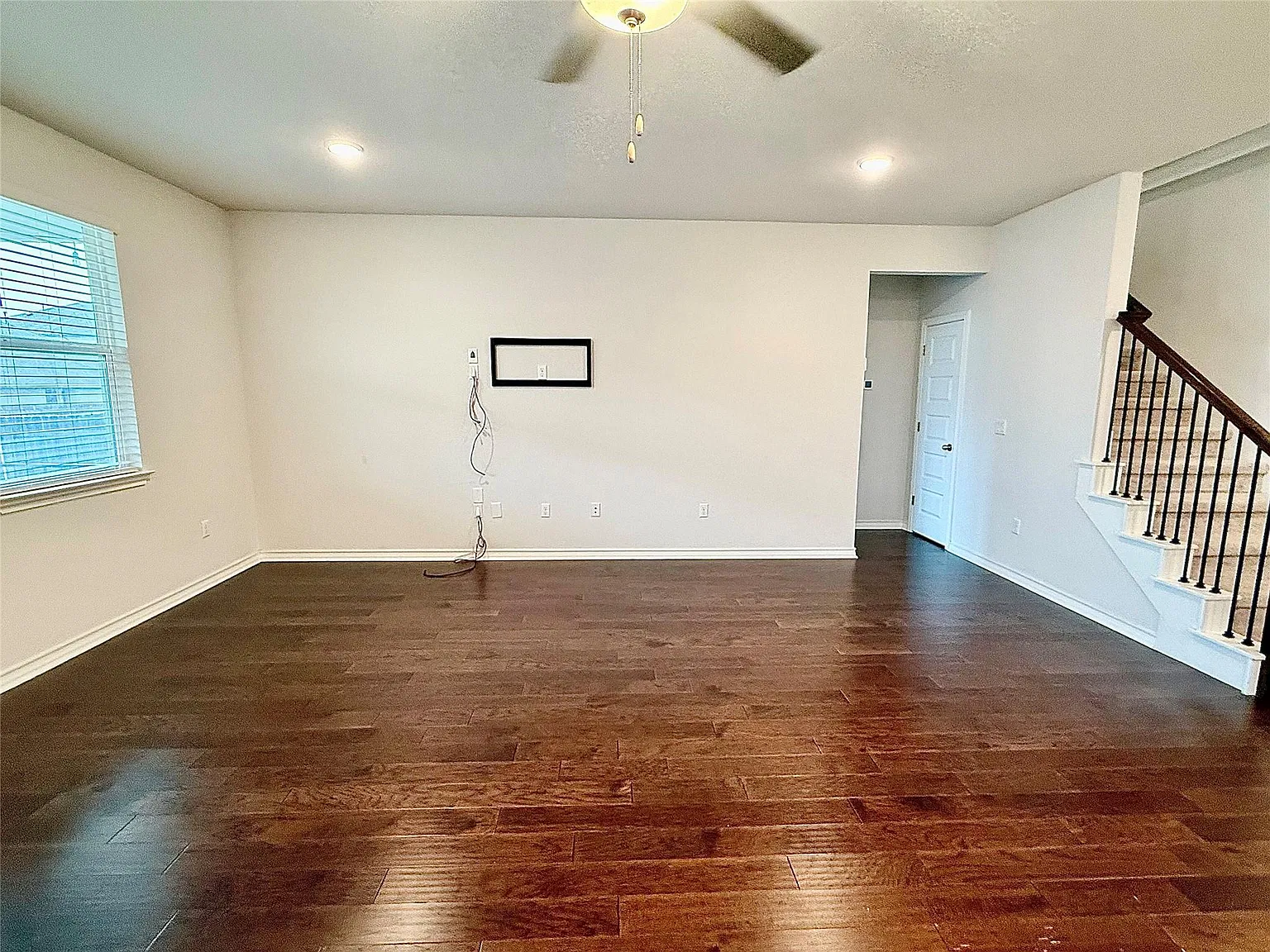 5 bed, 3.0 bath, 2951 sqft, $2,900 — Photo 2