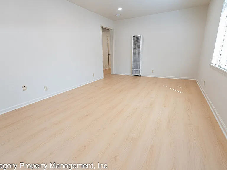 1710 Benton — Photo 5