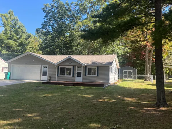 632 Old Trail Dr, Houghton Lake, MI 48629