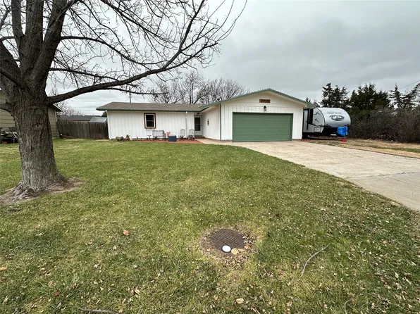 2715 Academy Ave, Dodge City, KS 67801