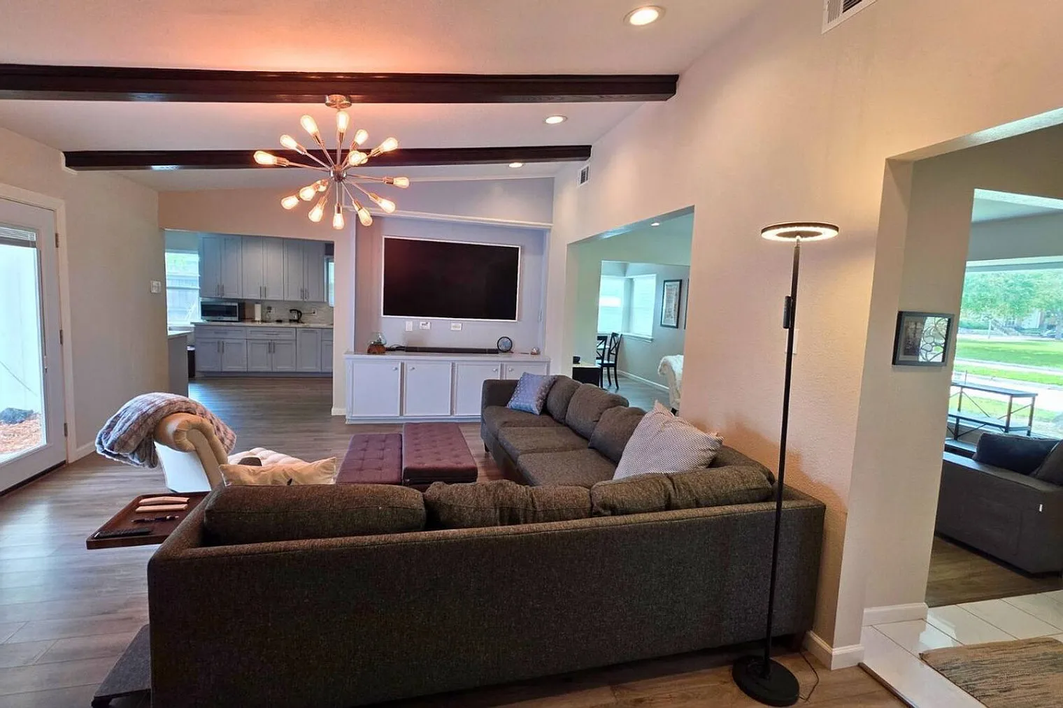 4 bed, 2.0 bath, 2325 sqft, $5,367 — Photo 4