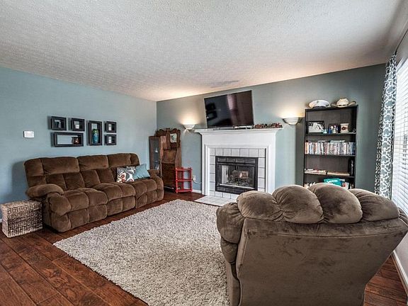 2nd image of 1566 Burkey Ct
