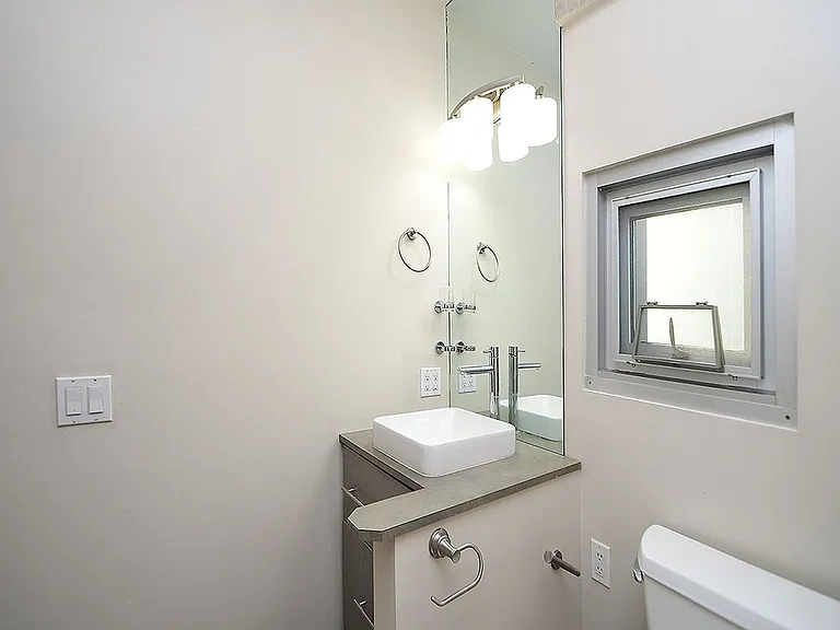 1018 S 36th St — Photo 12