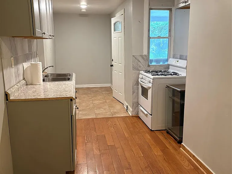 604 Main Ave NW — Photo 7