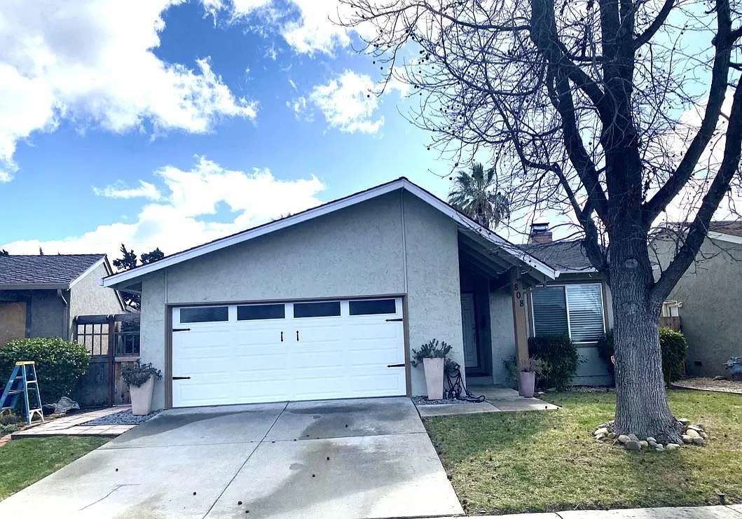808 Sunnypark Ct photo 1