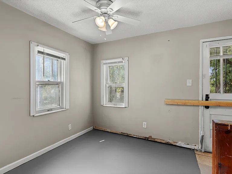 323 Ames Pl — Photo 7