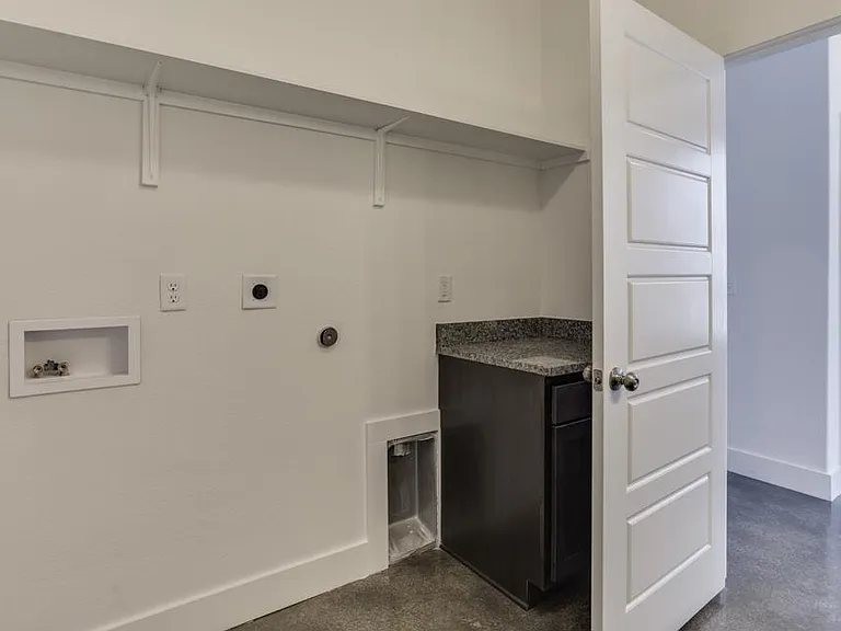 206 Topaz #1502 — Photo 15