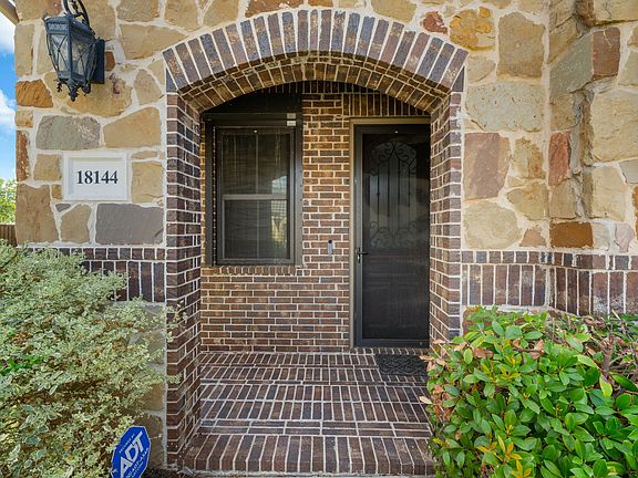 5th image of 18144 Lakefront Ct