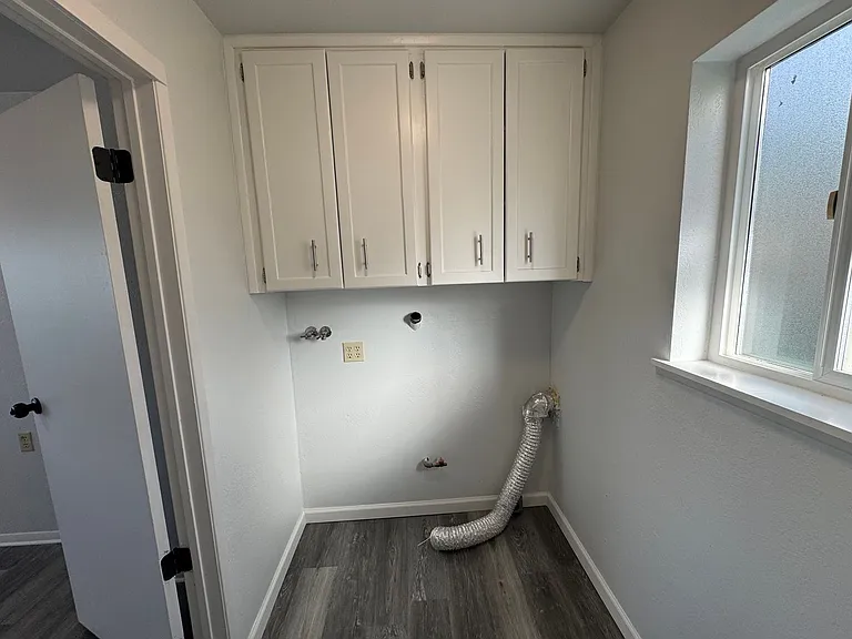 637 SW 9th St — Photo 22