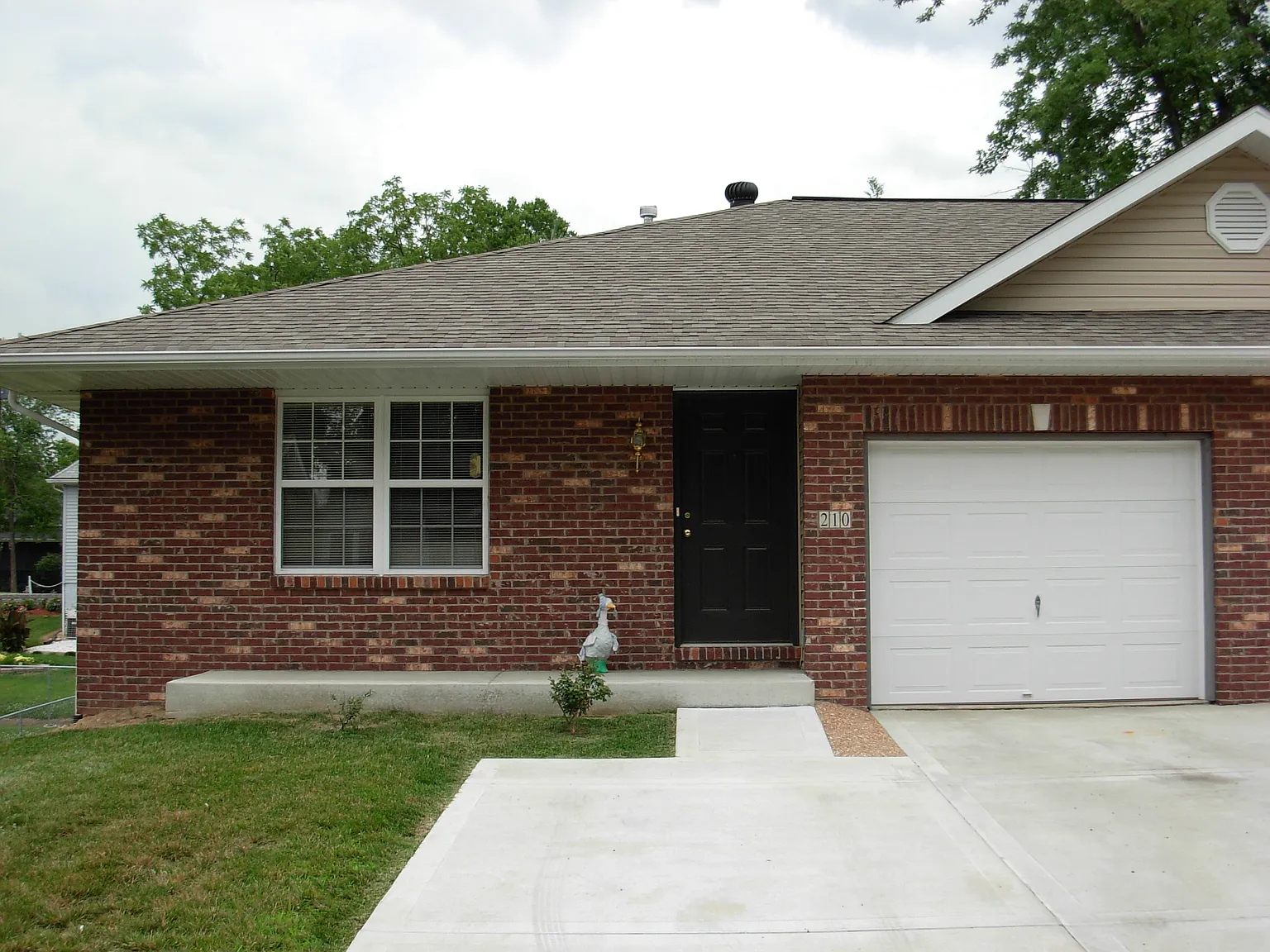 2 bed, 1088 sqft, $1,350 — Photo 1
