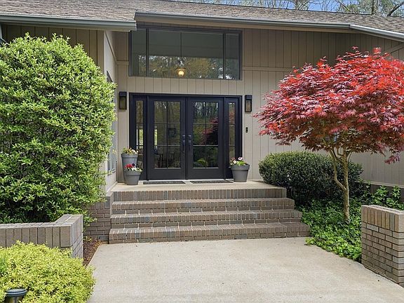 4th image of 240 Stonehaven Way